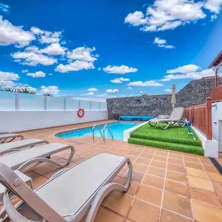 Будинок відпочинку Yeyos - Ocean Views, Pool, Bbq And Billiard By Lanzarote