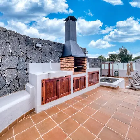 Yeyos - Ocean Views, Pool, Bbq And Billiard By Lanzarote Плайя-Бланка