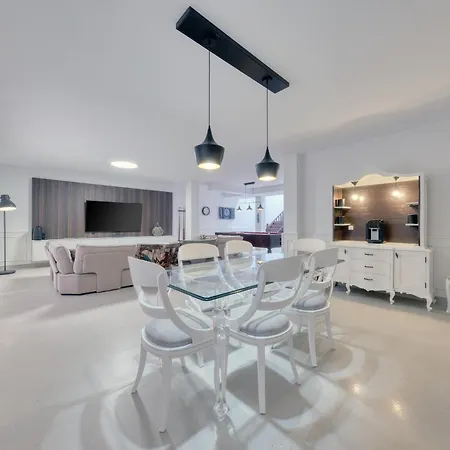Будинок відпочинку Yeyos - Ocean Views, Pool, Bbq And Billiard By Lanzarote *