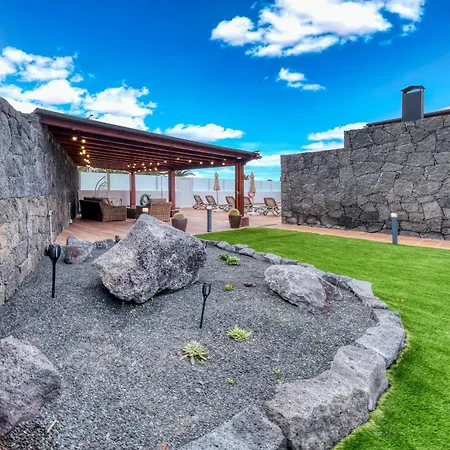 Будинок відпочинку Yeyos - Ocean Views, Pool, Bbq And Billiard By Lanzarote