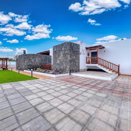Будинок відпочинку Yeyos - Ocean Views, Pool, Bbq And Billiard By Lanzarote