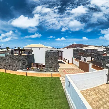 Будинок відпочинку Yeyos - Ocean Views, Pool, Bbq And Billiard By Lanzarote Плайя-Бланка